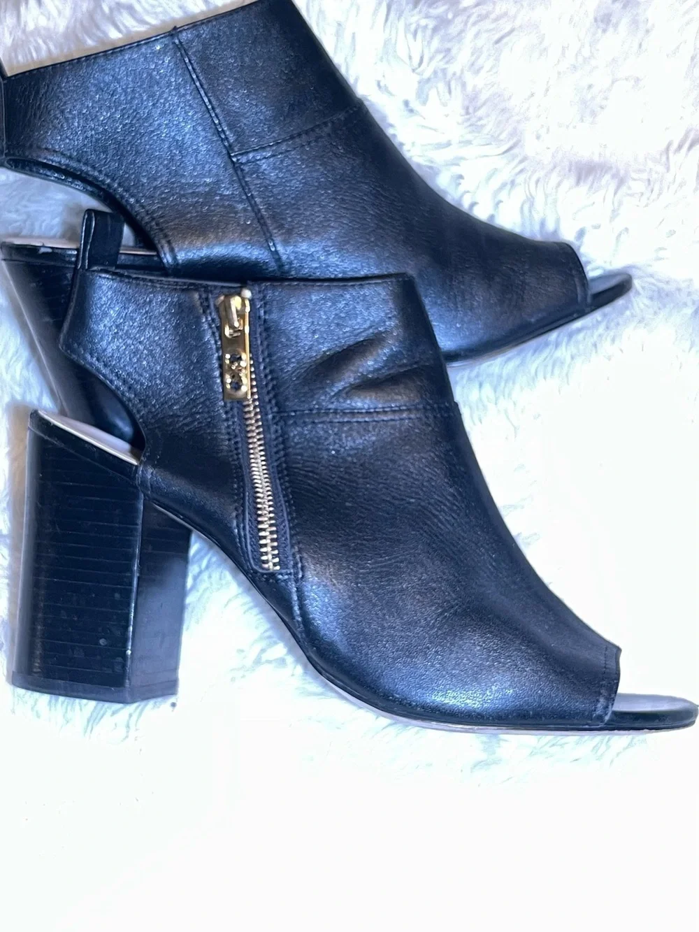 Cole haan women’s Black Open-Toe Leather Sandals size 8